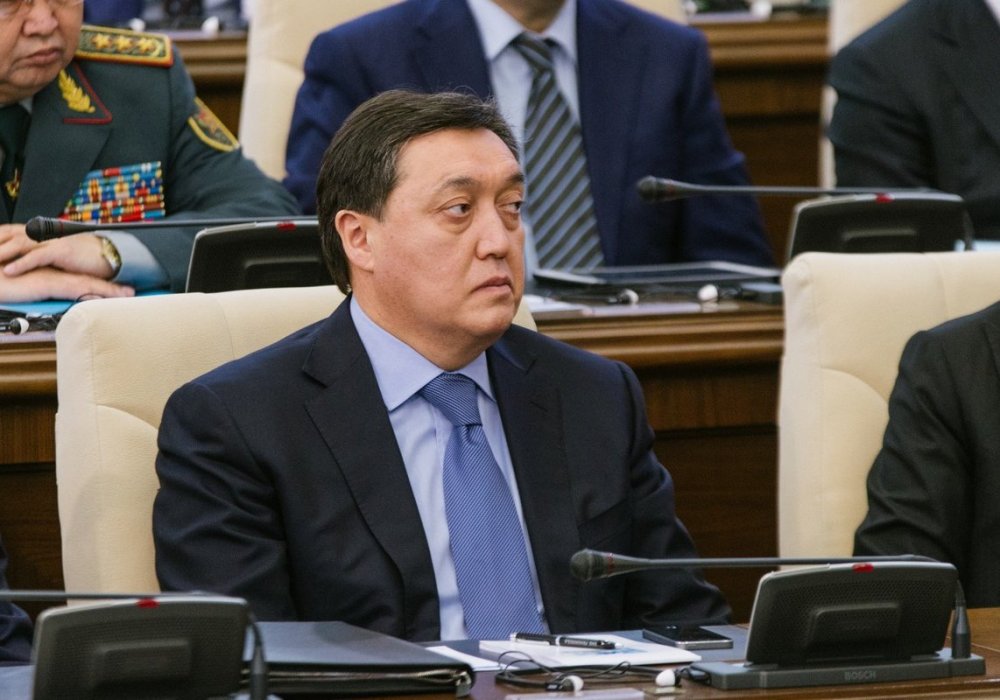 Без особых эмоций, по всей видимости, отреагировал на это еще один экс-аким столицы (2006 - 2008 годы) Аскар Мамин.