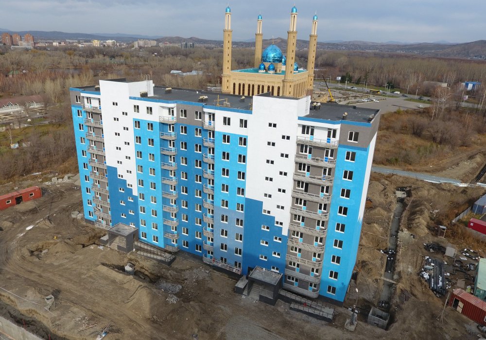 <p class="MsoNormal">Среди основных преимуществ комплекса следует отметить выгодное месторасположение объекта в экологически благополучном районе города, наличие зон отдыха<span lang="KZ">,</span> этнопарка, парка "Нұрлы жол".</p>
