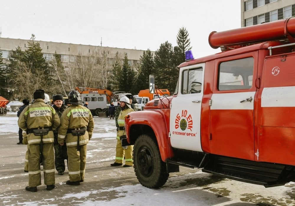 <p>В этот день Степногорск посещал с рабочим визитом аким Акмолинской области Сергей Кулагин. Чуть позже он приедет на эту площадь, чтобы осмотреть технику и пообщаться с работниками полиции, скорой помощи и других коммунальных служб.</p>