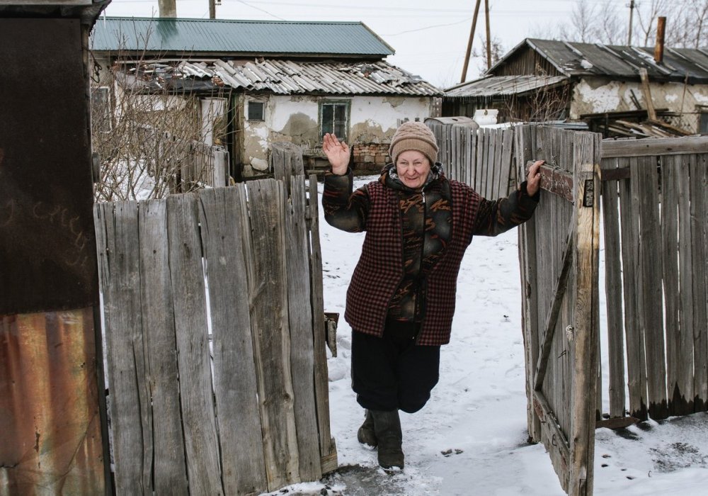 <p>Надежда Иванова тоже бывает&nbsp;в гостях у&nbsp;племянницы и двоюродной внучки, а вот в город уже и не выезжает. "Я туда вообще не хожу. Туда ходить надо с деньгами", - говорит она.</p>