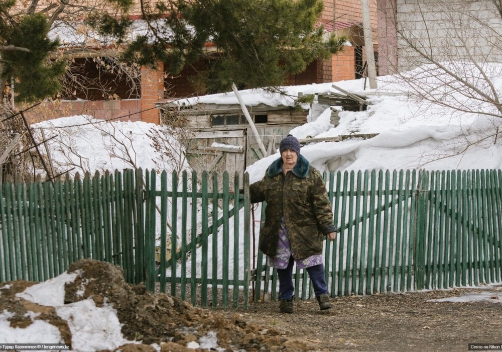 <p>Действительно, ветеран Дмитрий Петрович Комаров жил здесь. Не так давно он умер, и сейчас здесь осталась&nbsp;лишь вдова Надежда Александровна Комарова.</p>