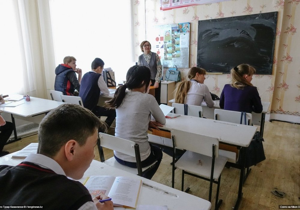 <p>В девятом классе уже учеников намного больше. Правда, некоторые из них планируют поступать в колледж, но все же остаться до 11 намерены уже больше чем один.</p>