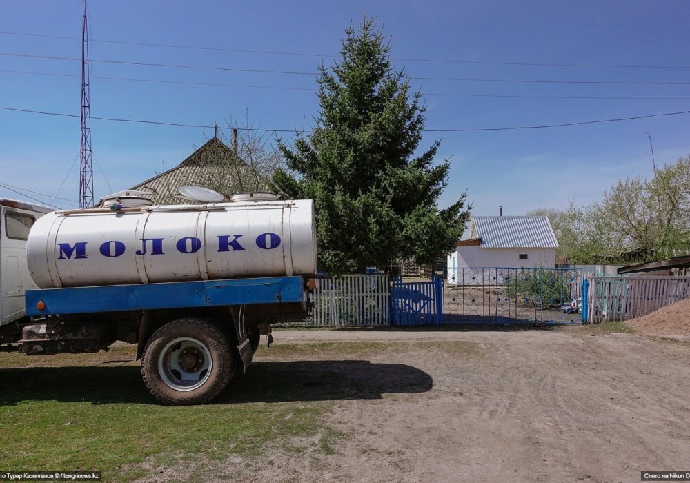 <p>Но есть и те, кто зарплатой в поселке доволен. Мы побеседовали с одной из доярок, которая уверяет, что у них на работе можно получать до 150 000 тенге.</p>