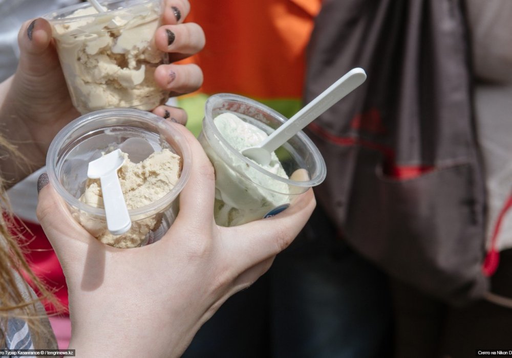 <p>Те, кто успел взять бесплатное мороженое, на наш вопрос: "Вкусное ли оно?" без раздумий отвечали: "Очень даже".</p>