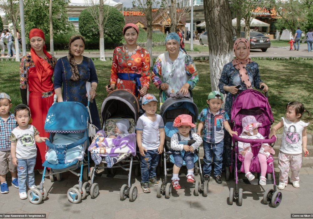 <p>Но традиционные гуляния в парке это все же более расслабленное и непринужденное мероприятие.</p>