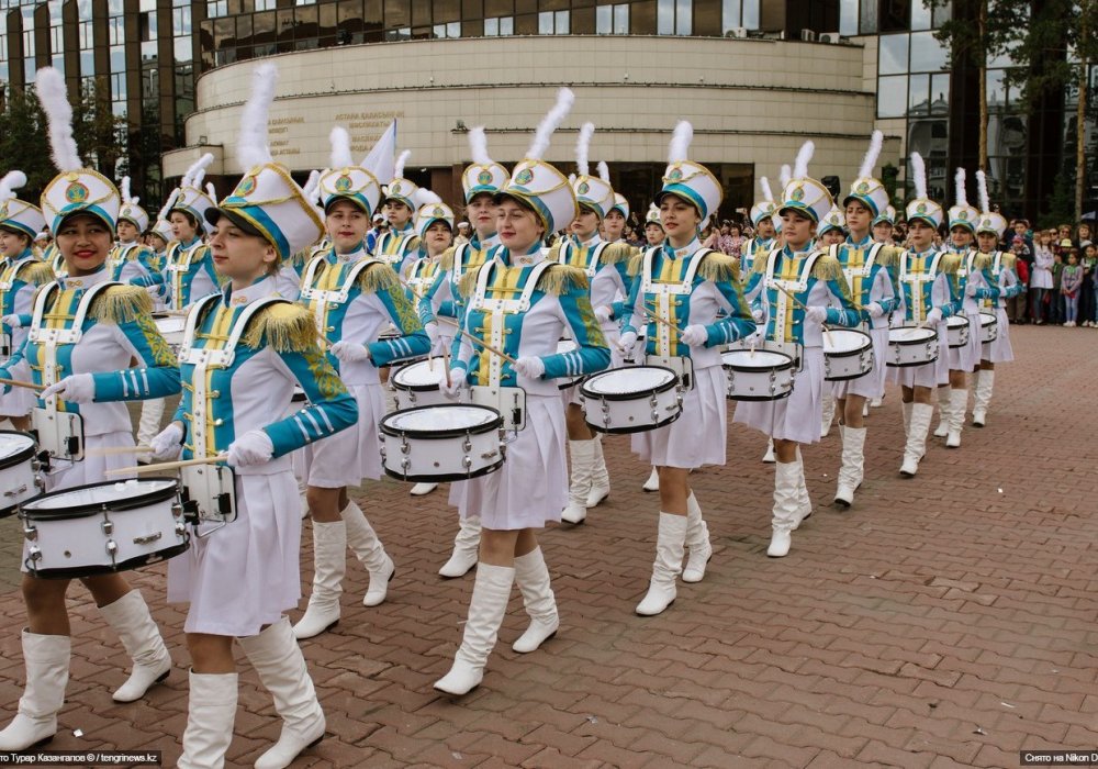 <p>В этом году она включала в себя парад детских и молодежных музыкальных оркестров и ансамблей.</p>