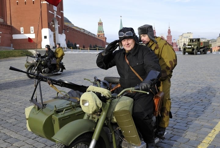 Участники торжественного марша в честь парада 1941 года на Красной площади. Фото ©РИА НОВОСТИ