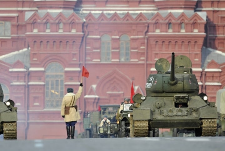 Танки на торжественном марше в честь парада 1941 года на Красной площади. Фото ©РИА НОВОСТИ