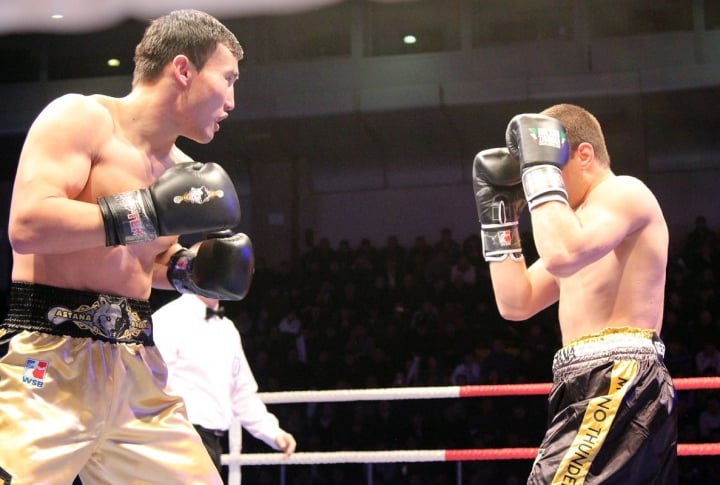 Сергей Деревянченко VS Канат Ислам. Фото ©Ярослав Радловский