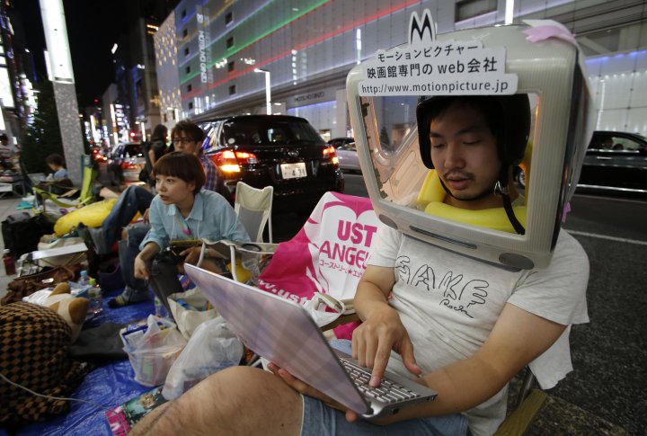 В ожидании продаж. Ночь. Фото ©REUTERS