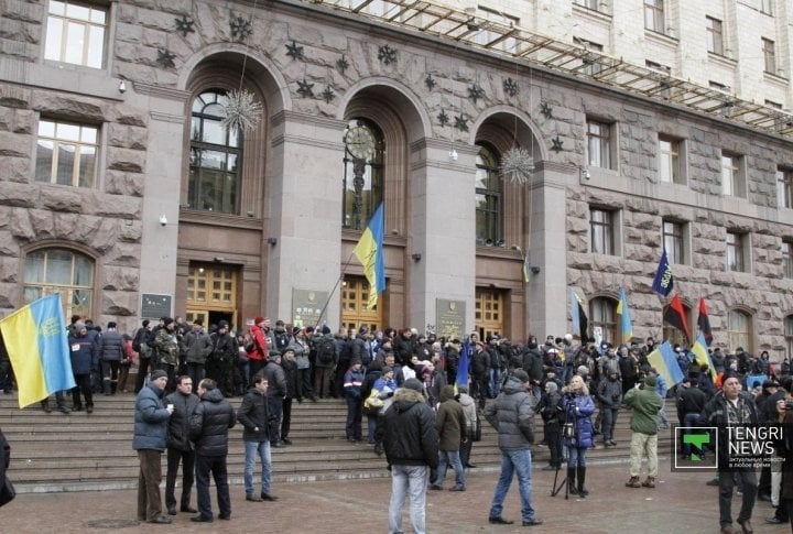 Protesters occupied the Municipal Administration Hall. ©Vladimir Prokopenko