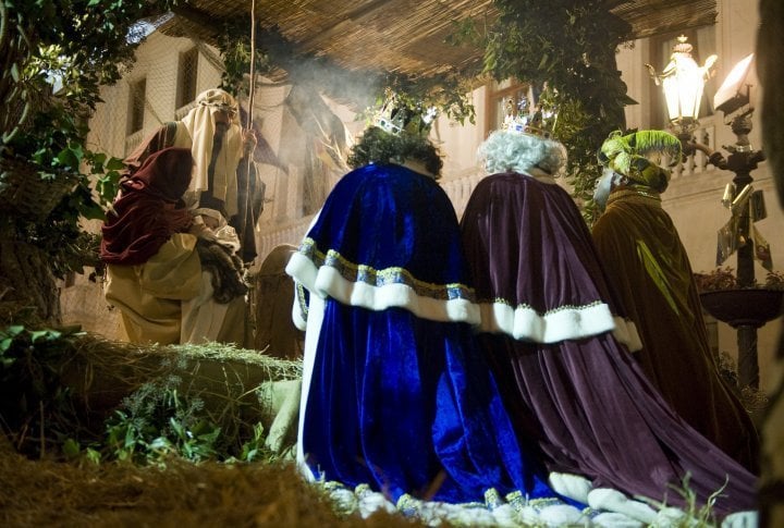 The Three Wise Men presenting gifts to baby Jesus at the Epiphany in central Burgos, Spain. ©Reuters/Felix Ordonez