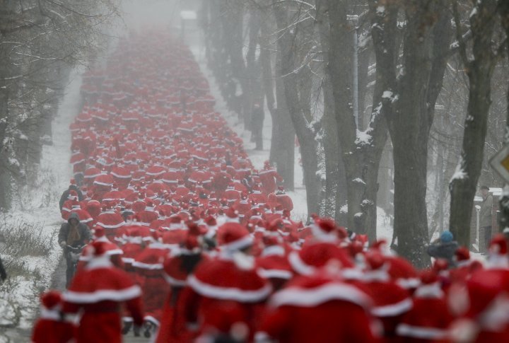 Santas on the Nikolaus Run in Eastern German. ©Reutesr/ Wolfgang Rattay