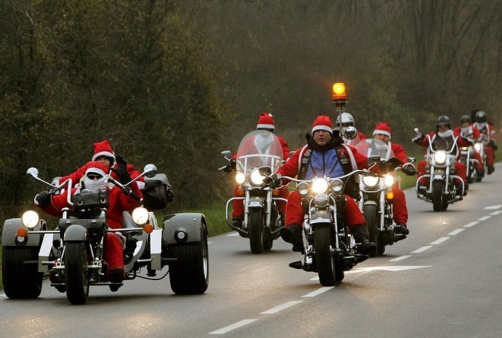 A hundred bikers dressed as Santa Clause ride their Harley-Davidson motorbikes through villages in Alsace region east of France. ©Reuters/Jacky Naegelen