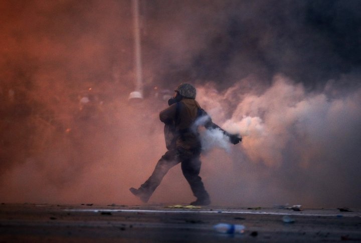 Clashes near the government complex in Bangkok. ©Reuters