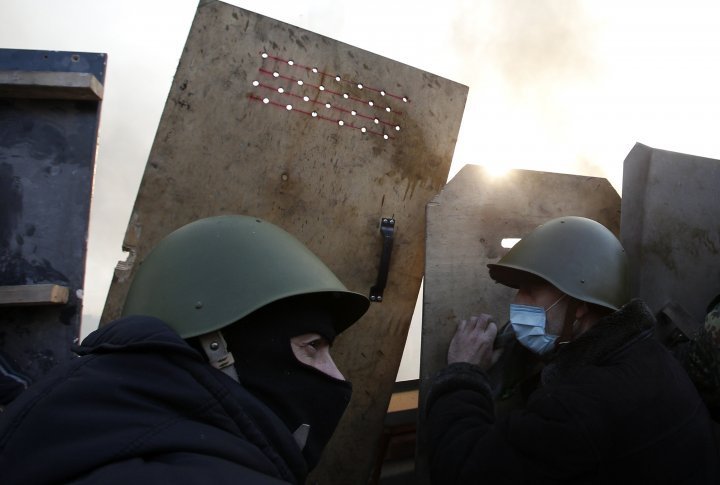 The front row of barricades defense. ©Reuters