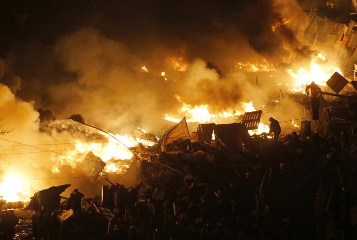 The barricade under attack. ©Reuters