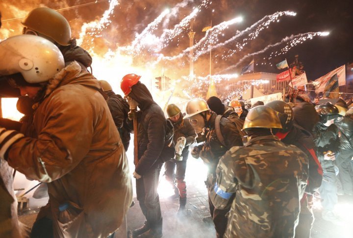 Barricade under attack. ©Reuters