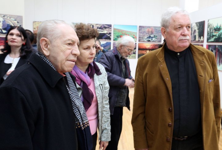 Actor Vladimir Tolokonnikov (L) and Igor Vovnyanko (R).