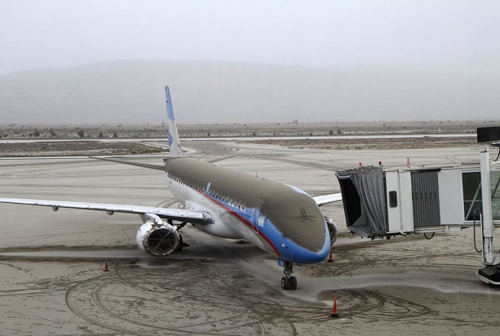 Plane covered with ash in San Carlos de Bariloche airport. ©REUTERS