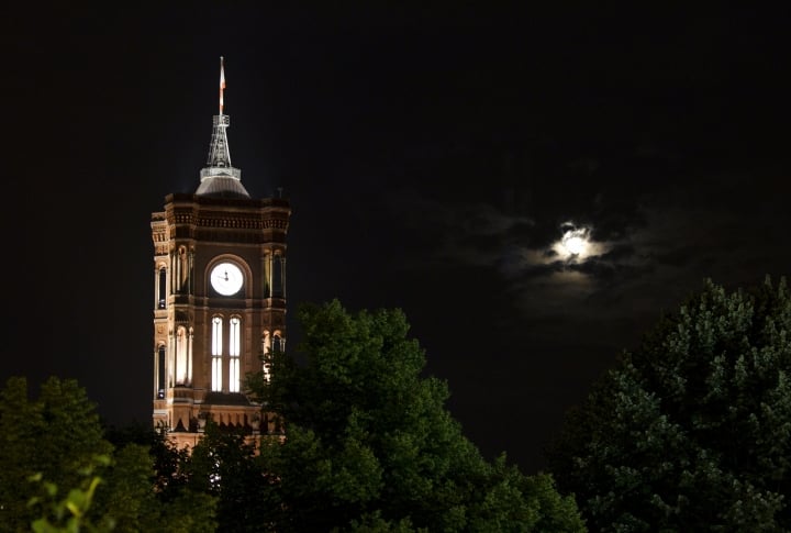 Lunar eclipse in clouds at the background of Rote Rathaus in Berlin. ©REUTERS/Thomas Peter