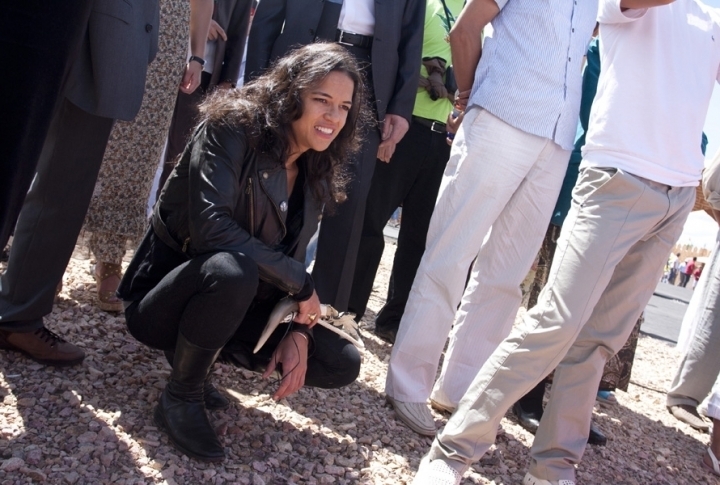 Michelle Rodriguez watching the dog show by a nomad circus. Photo by Vladimir Dmitriyev©