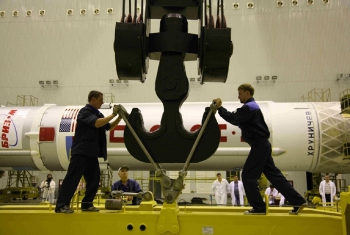 Finishing works on the rocket in the Hall 111. Preparation for transportation to the fueling station. <br>Photo: Khrunichev State Research and Production Space Center©