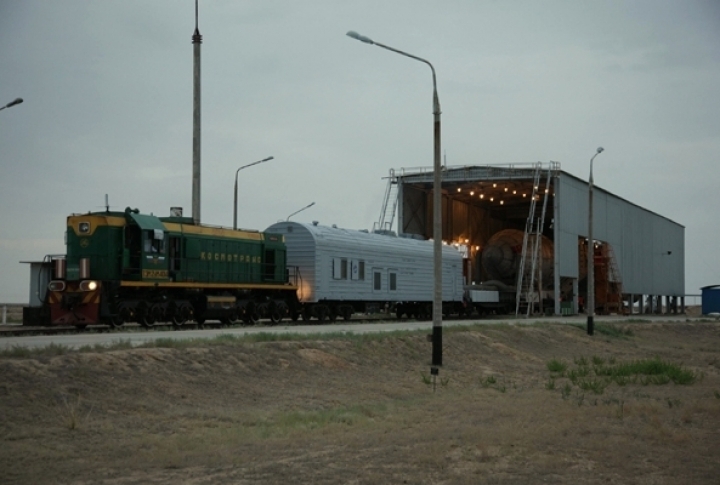 Transportation from fuel station to the launch pad, July 11. <br>Photo: Khrunichev State Research and Production Space Center©