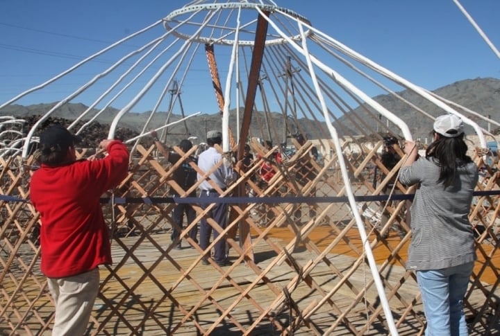 Participants of the expedition help assemble the ger. ©Zhuldyz Seisenbekova