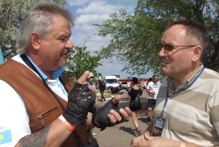 Kazakhstan celebrities: biker Dmitry Petrukhin and blogger Aleksandr Lyakhov (Uncle Shal). ©Roza Yessenkulova 