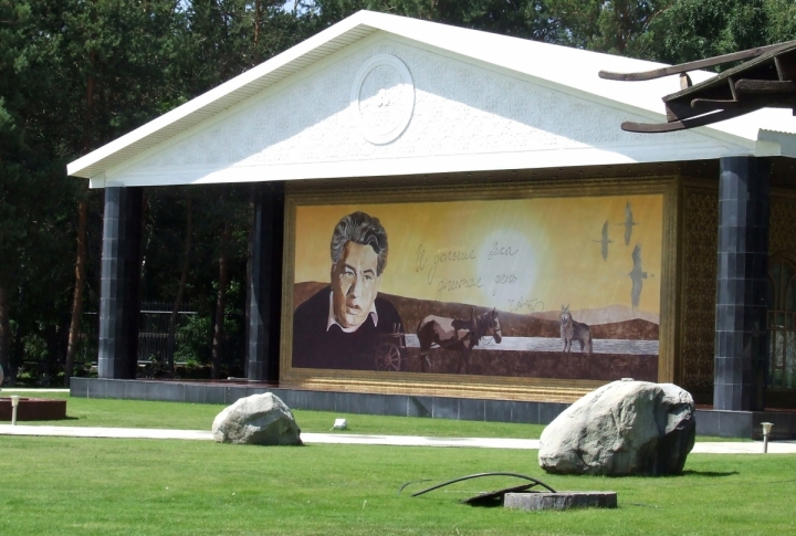 Signature of Kazakh writer Chingiz Aitmatov on the wall of the cultural center. ©Roza Yesenkulova