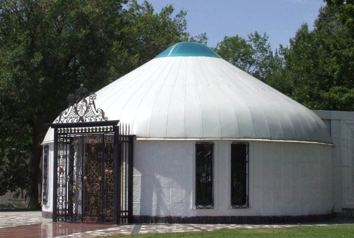 Kyrgyz national yurt (nomadic tent). The left part belongs to men, the right one is for women. ©Roza Yesenkulova