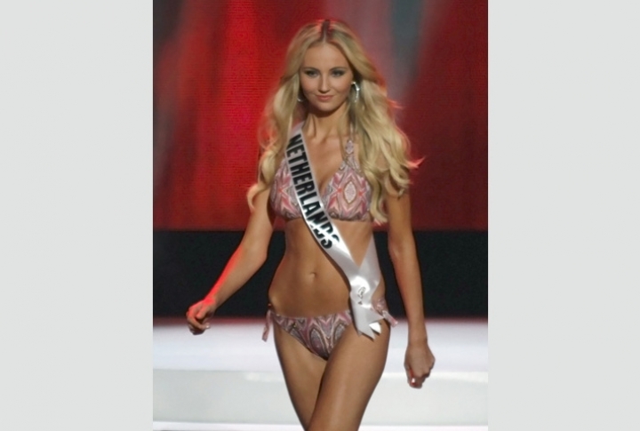 Miss Netherlands 2011 Kelly Weekers poses in her swimsuit during the Miss Universe preliminary competition in Sao Paulo September 8, 2011. The contestants are in Sao Paulo for the 2011 Miss Universe pageant which will be held on September 12. ©REUTERS/Nacho Doce