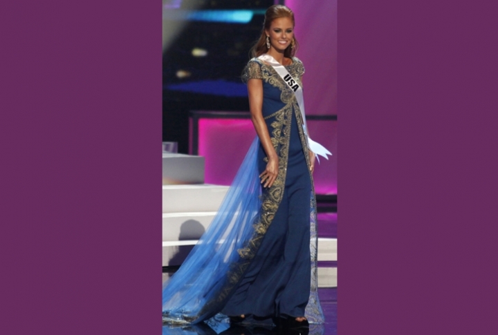 Miss USA 2011 Alyssa Campanella presents her evening gown during the Miss Universe preliminary competition in Sao Paulo September 8, 2011. The contestants are in Sao Paulo for the 2011 Miss Universe pageant which will be held on September 12. ©REUTERS/Nacho Doce 