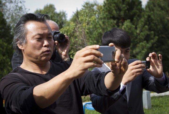 Kim Ki Duk taking photos of local landscapes. <br>Photo by Vladimir Dmitriyev©