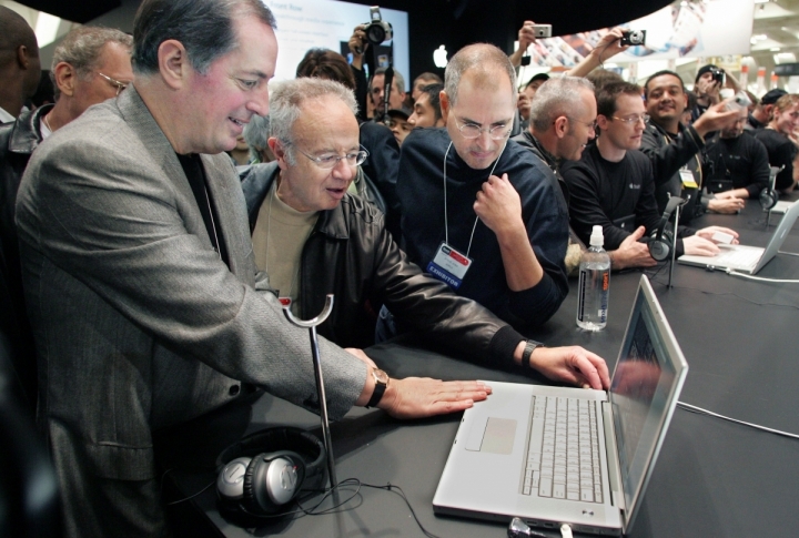 Steve Jobs at the grand opening of the new Apple Store on 5th Avenue in New York May 19, 2006. <br>©REUTERS/Lou Dematteis