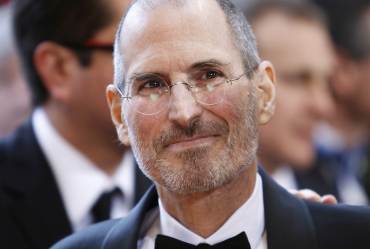 Steve Jobs arrives with the team from the best picture nominate film "Up" at the 82nd Academy Awards in Hollywood March 7, 2010. <br>©REUTERS/Lucas Jackson