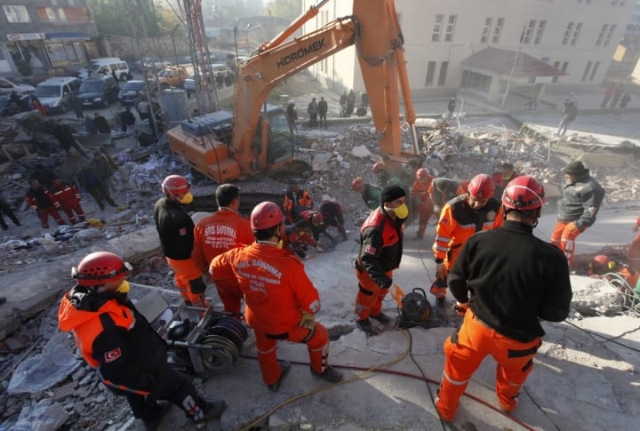 A powerful earthquake in the town of Caldiran in Van province killed 3,840 people in 1976. ©Reuters/Osman Orsal