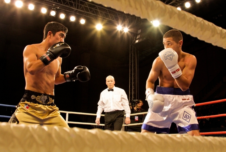 Rafikzhon Sultonov vs Anvar Yunussov.  Photo by Danial Okassov/Tengrinews©