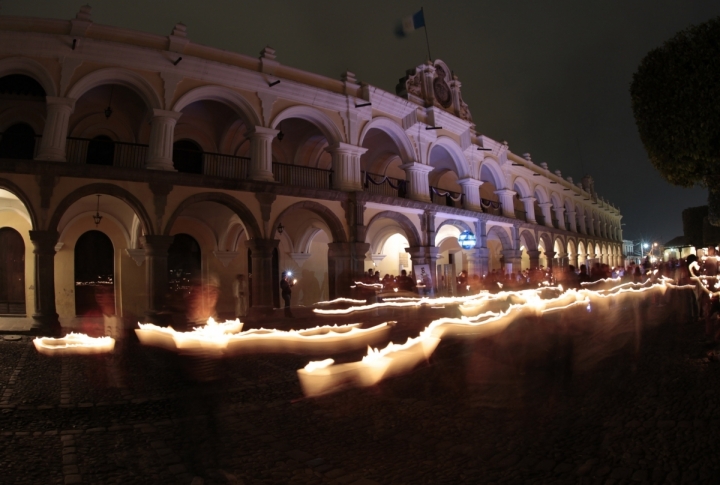 Palacio de los Capitanes during Earth Hour in the Central Place of Antigua, Guatemala. ©REUTERS/Jorge Lopez