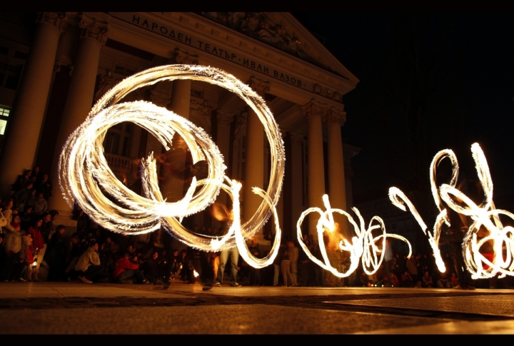 Fire acrobats perform in front of Ivan Vazov national theatre during Earth Hour in Sofia, Bulgaria. ©REUTERS/Stoyan Nenov