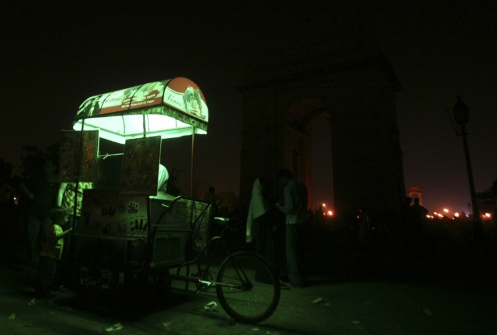 An ice-cream cart is pictured next to the India Gate during Earth Hour in New Delhi, India. ©REUTERS/Parivartan Sharma