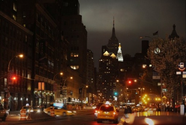 The Empire State Building is seen with its lights turned off in participation of Earth Hour in New York, the U.S. ©REUTERS/Allison Joyce