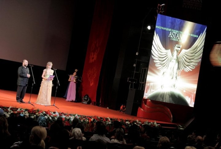 Timur Bekmambetov and Iren Vanidovskaya on stage. Photo by Danial Okassov©