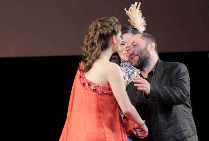 Bekmambetov awarding Russian actress Yelizaveta Boyarskaya. Timur Bekmambetov handing awards to fetival's honored guests. Photo by Danial Okassov©