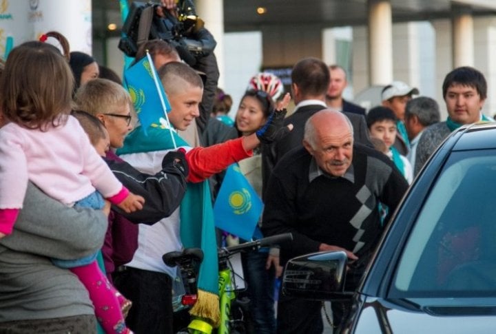 Several fans arrived in the airport on bikes. Photo by  Danial Okassov©