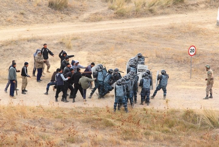 Police officers apprehend the leader of the protesters. Photo by Yaroslav Radlovskiy©