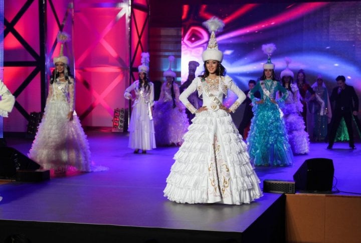 Catwalk in national dresses. Photo by Danial Okassov©