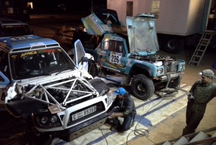 Repairs of Astana team's offroaders. Tengrinews.kz© 