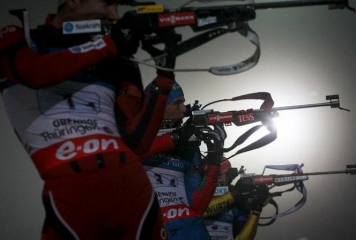 Shooting during the victory sprint of Dmitriy Malyshko. Photo courtesy of biathlonrus.com